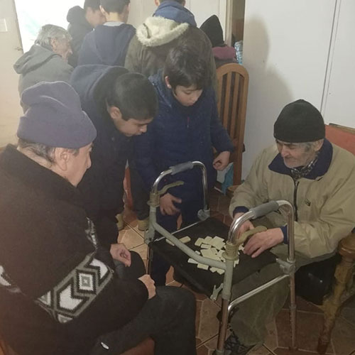 Los estudiantes del taller “Podemos ser mejores” visitaron un hogar de ancianos